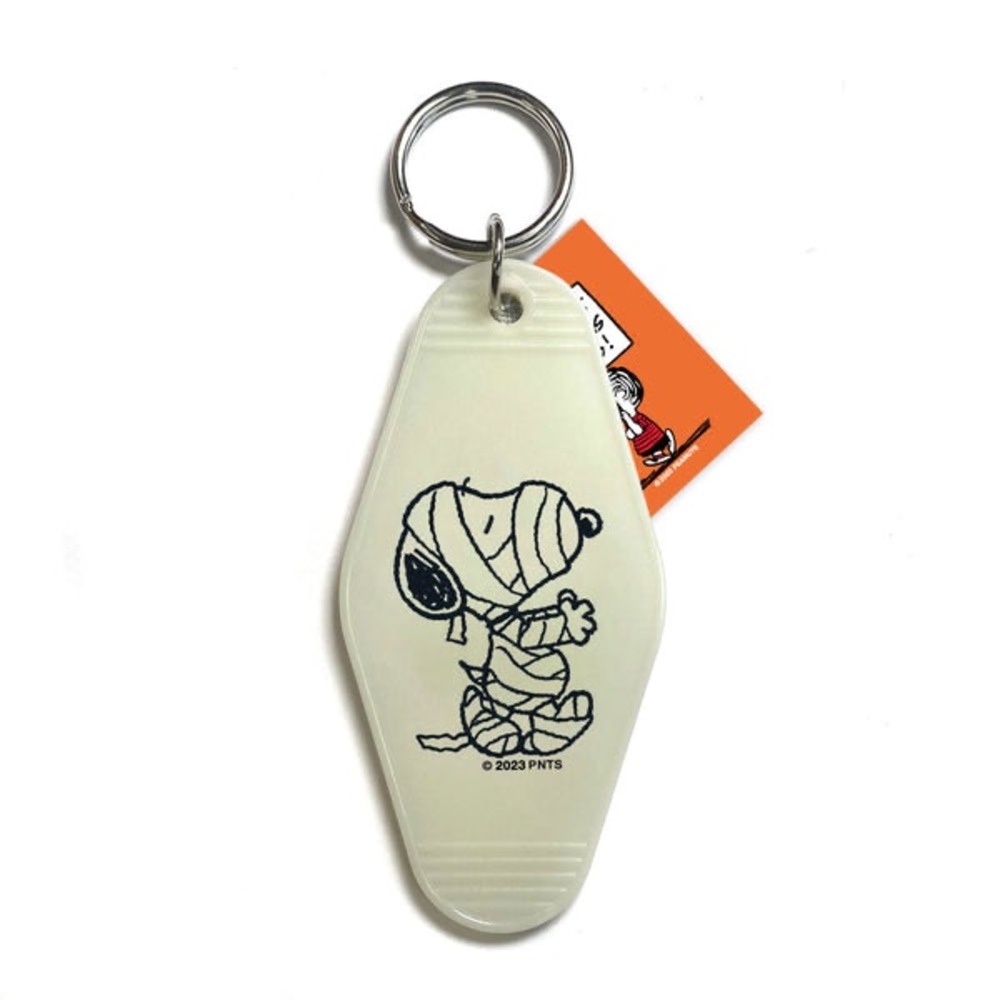 Three Potato Four (3P4) x Peanuts Mummy Snoopy Motel Keychain